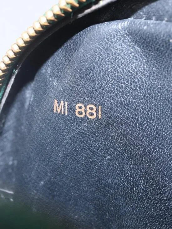 Authentic LOUIS VUITTON Epi Danube Shoulder Bag Green M45634 LV - Picture 4 of 16